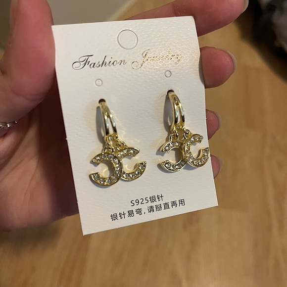 Huggie earrings - Picture 2 of 2